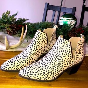 Journee Lola Booties size 8